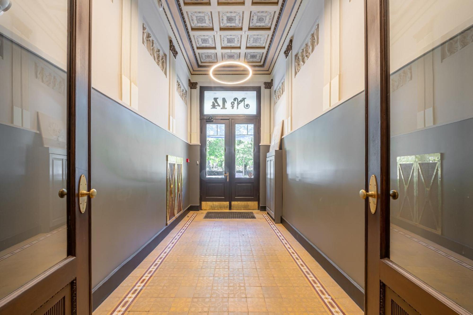 Prestigious Former Library Apartment - Perfect Location Riga Eksteriør billede